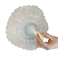 Blonde manchet til bridy holder.