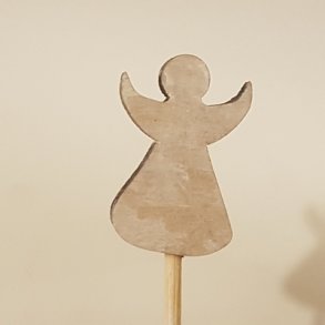 Tr� engel p� pind