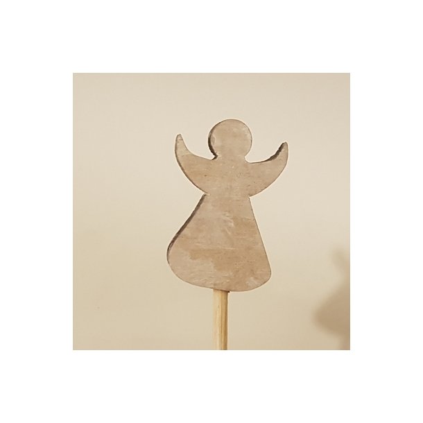 Tr� engel p� pind