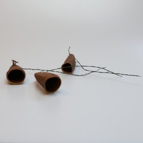 Fr�kapsel som trompet p� tr�d